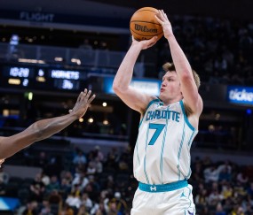 体育视频直播-【菜鸟】克尼佩尔20分4三分 尼德豪泽伤退 贝利16投得12分2板3助