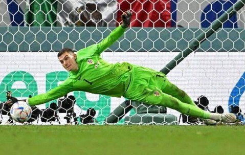 kaiyun 官网-世界杯加时4连胜！换下魔笛的格子军，凭本能进8强