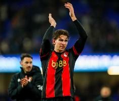 罗马诺：巴黎坚持希望引进伯恩茅斯后卫扎巴尼，球员渴望转会