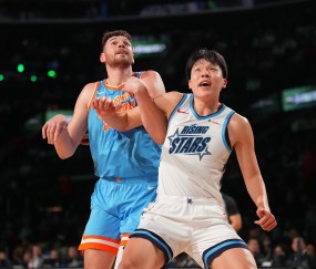 体育视频直播-斯普利特：中锋以前只需要挡拆&amp;顺下 现在更多持球&amp;运球&amp;拉开空间